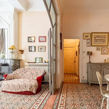 La Vie De Chateau A La Maison Des Atlantes