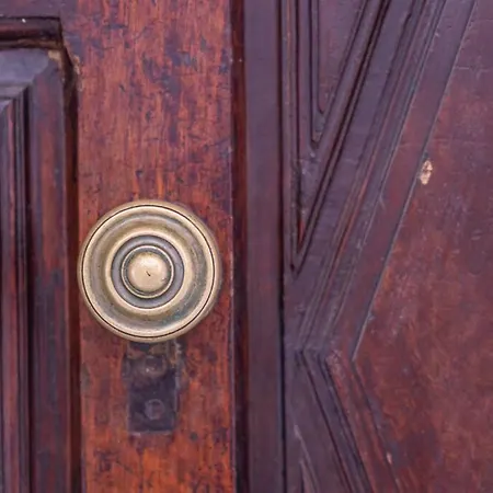La Vie De Chateau A La Maison Des Atlantes Apartament Nîmes