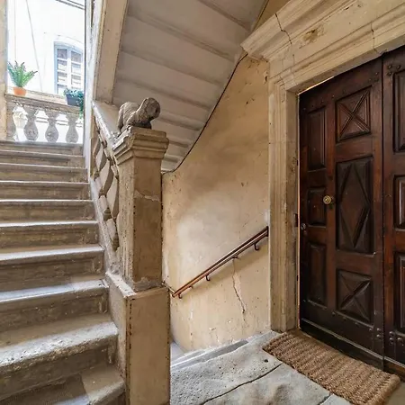 La Vie De Chateau A La Maison Des Atlantes Apartament Nîmes