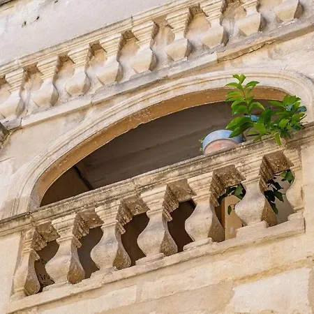 Apartament La Vie De Chateau A La Maison Des Atlantes Nîmes