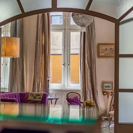 La Vie De Chateau A La Maison Des Atlantes