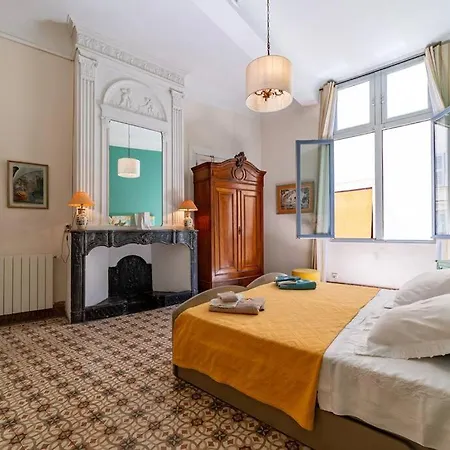 La Vie De Chateau A La Maison Des Atlantes Apartament Nîmes