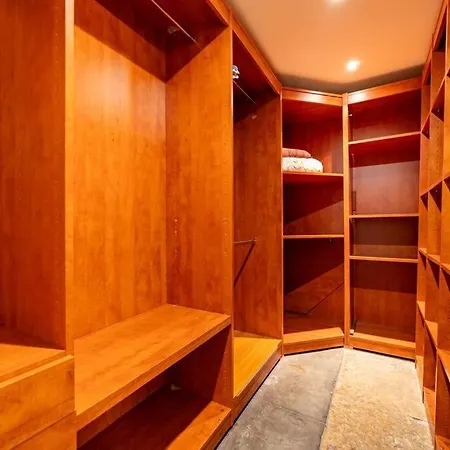 La Vie De Chateau A La Maison Des Atlantes Apartament Nîmes