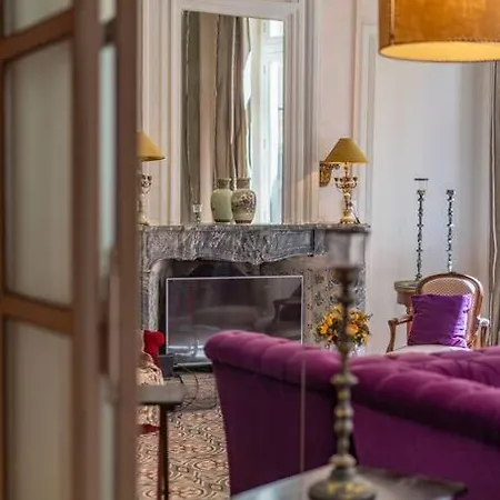 La Vie De Chateau A La Maison Des Atlantes