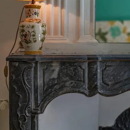 La Vie De Chateau A La Maison Des Atlantes