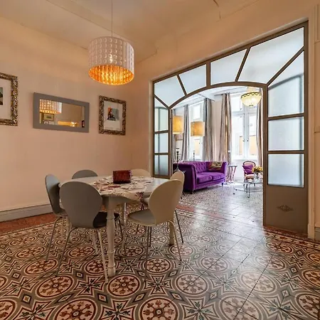 La Vie De Chateau A La Maison Des Atlantes Apartament Nîmes